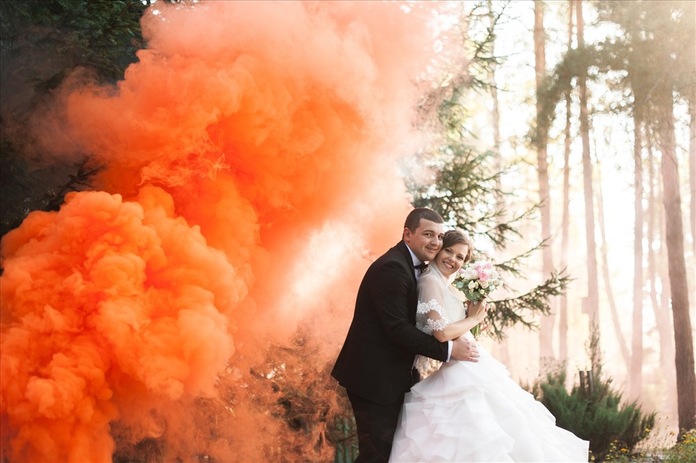 Pourquoi utiliser des fumigènes de couleur pour ses photos de mariage